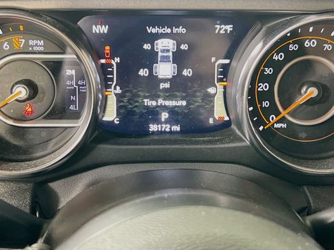 Used 2023 Jeep Gladiator Willys image 12