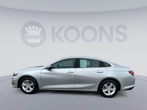 Used 2022 Chevrolet Malibu LT image 2