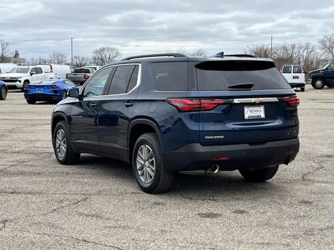 Used 2023 Chevrolet Traverse LT image 3