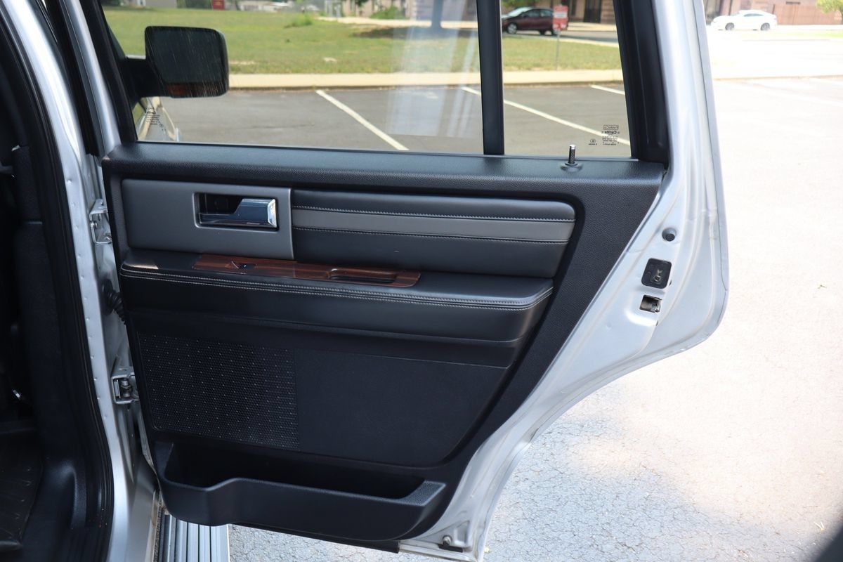 Used 2016 Ford Expedition Platinum AWD/4WD image 27