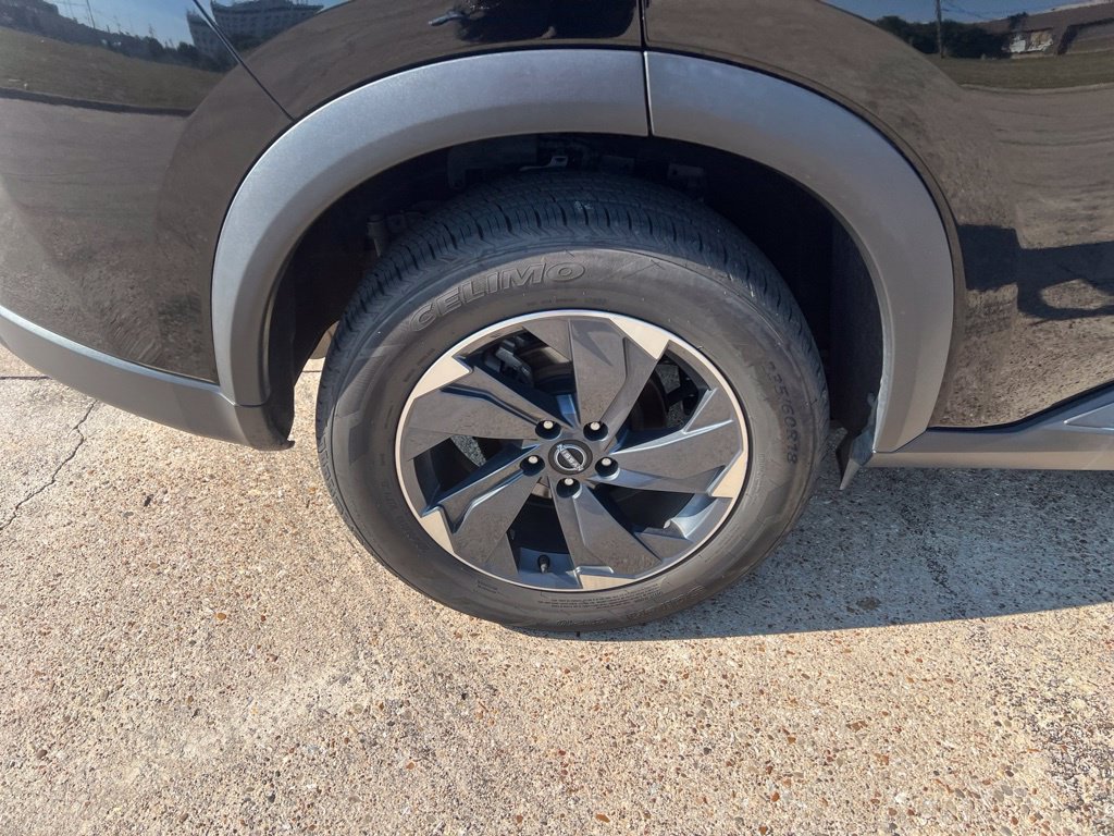 Used 2024 Nissan Rogue SV FWD image 13