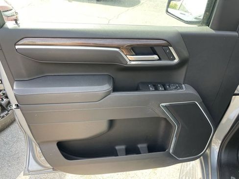 Used 2025 Chevrolet Silverado 1500 LT AWD/4WD image 4