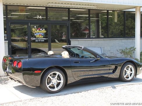 Used 2002 Chevrolet Corvette Convertible w/ Preferred Equipment Group2 image 17