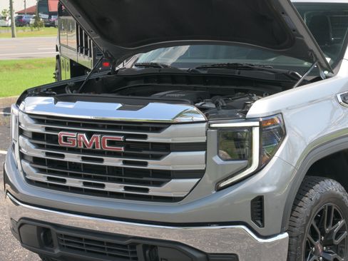 Used 2023 GMC Sierra 1500 SLE AWD/4WD image 8