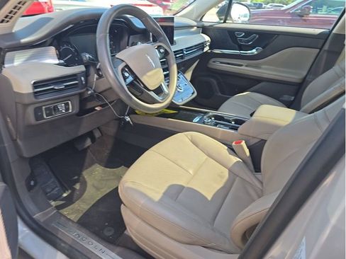 Used 2020 Lincoln Corsair AWD w/ Premium Package image 11