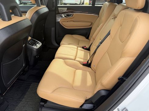 Used 2016 Volvo XC90 T6 Momentum w/ Momentum Plus Package AWD/4WD image 16