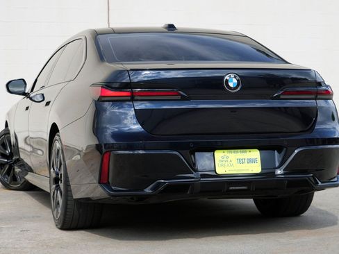 Used 2024 BMW 740i w/ Premium Package 2 RWD image 6