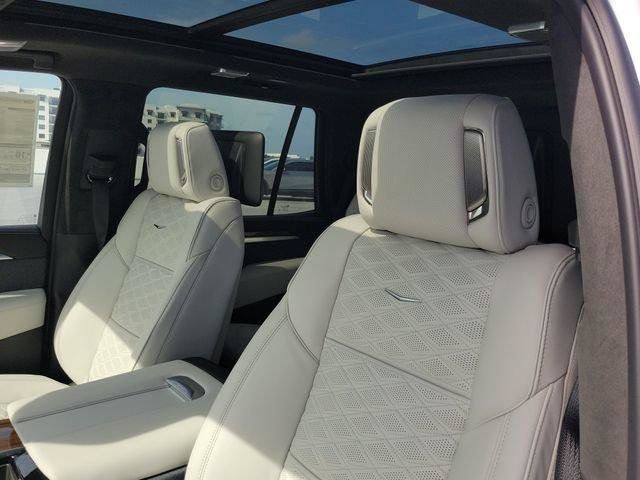 New 2026 Cadillac Escalade Platinum Sport w/ LPO, ONYX Package AWD/4WD image 17