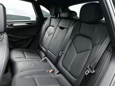 Certified 2020 Porsche Macan image 14