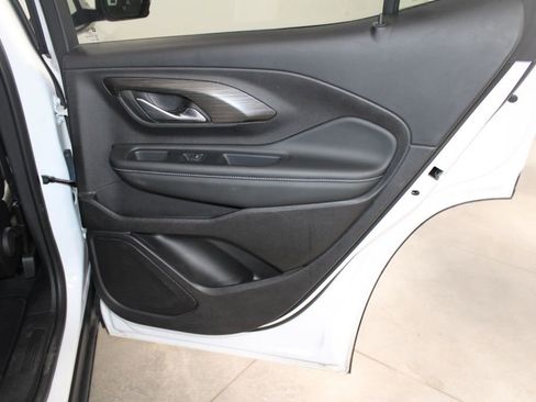 Used 2024 GMC Terrain SLT image 35