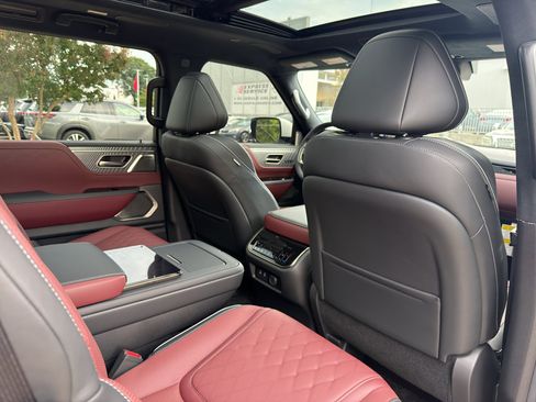 Used 2026 INFINITI QX80 Autograph w/ Premium Cargo Package AWD/4WD image 17