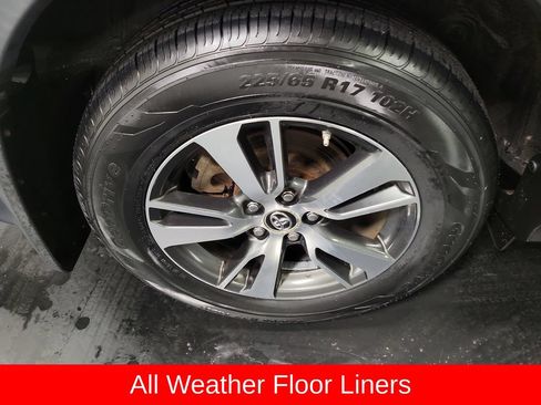 Used 2018 Toyota RAV4 XLE AWD/4WD image 11