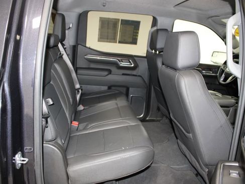 Used 2024 GMC Sierra 1500 SLT image 34