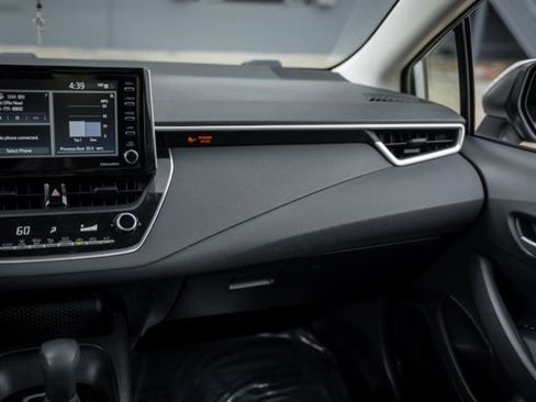 Used 2021 Toyota Corolla LE image 20