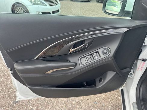 Used 2015 Buick LaCrosse FWD image 8