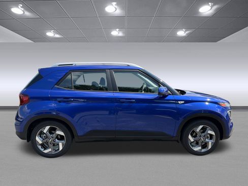 Certified 2025 Hyundai Venue Limited FWD image 6