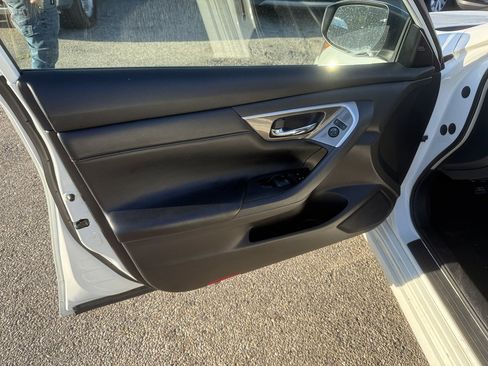 Used 2013 Nissan Altima 2.5 SL w/ Technology Pkg FWD image 10