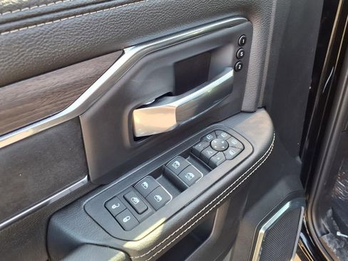 New 2026 RAM 2500 Laramie AWD/4WD image 17