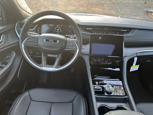 New 2025 Jeep Grand Cherokee Limited w/ Luxury Tech Group II image 21