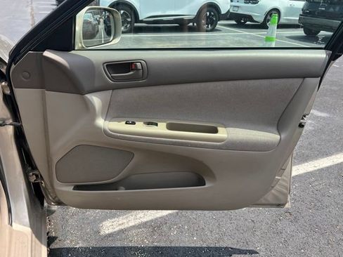 Used 2004 Toyota Camry LE FWD image 24