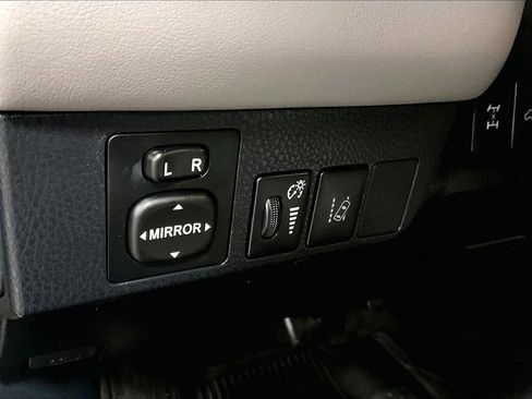 Used 2017 Toyota RAV4 XLE AWD/4WD image 33