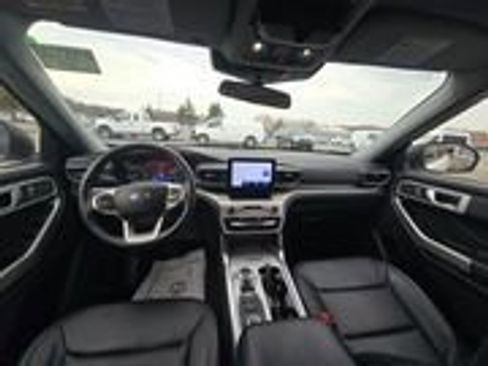 Used 2023 Ford Explorer XLT w/ Equipment Group 202A image 8