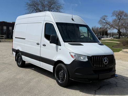 Used 2019 Mercedes-Benz Sprinter 144 image 1