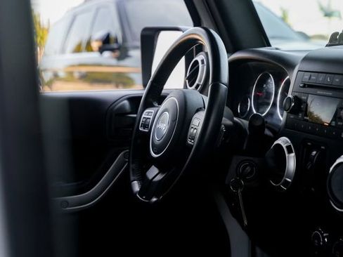 Used 2016 Jeep Wrangler Unlimited Sahara w/ Connectivity Group image 34