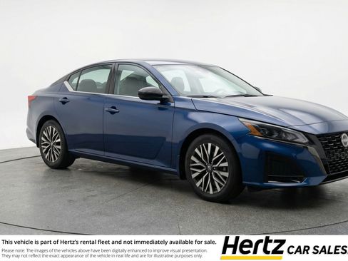 Used 2025 Nissan Altima 2.5 SV image 1