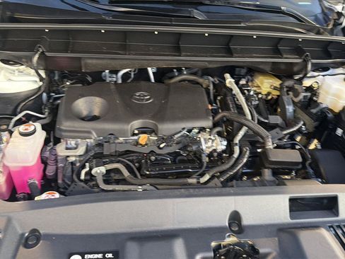 Used 2023 Toyota Highlander XLE FWD image 35