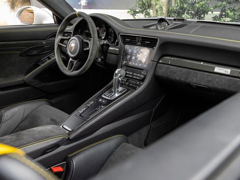 Certified 2018 Porsche 911 GT2 RS RWD image 12
