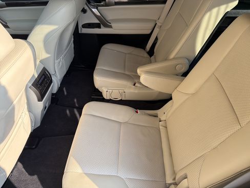 Used 2021 Lexus GX 460 Luxury w/ Sport Design Package AWD/4WD image 30