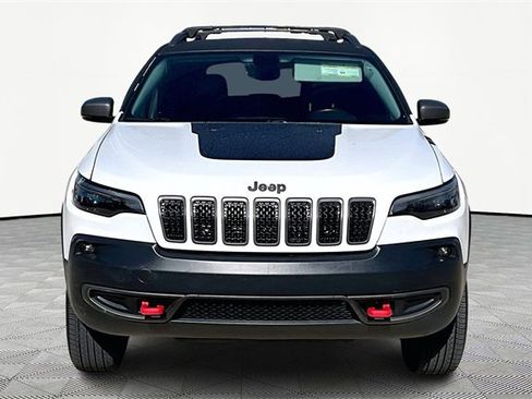 Used 2019 Jeep Cherokee Trailhawk image 3