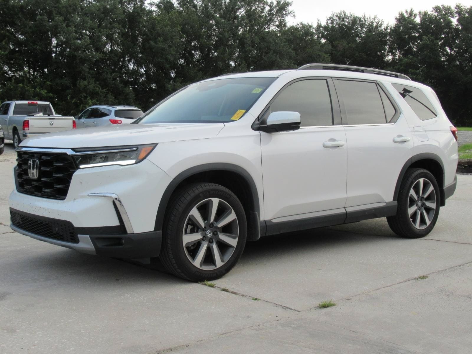 Used 2025 Honda Pilot Touring image 2