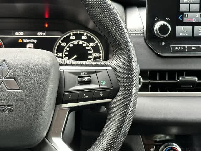 Used 2024 Mitsubishi Outlander SE AWD/4WD image 9