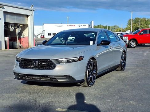 Used 2023 Honda Accord Sport image 2