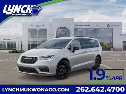 New 2026 Chrysler Pacifica Limited w/ S Appearance Package