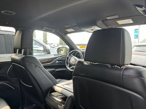 Used 2024 Cadillac Escalade ESV Luxury AWD/4WD image 18
