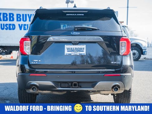 Used 2022 Ford Explorer XLT w/ Equipment Group 202A image 5