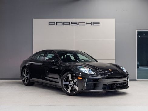 Certified 2025 Porsche Panamera image 9