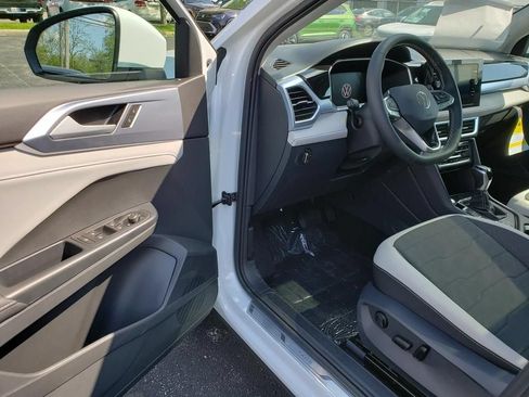 New 2026 Volkswagen Taos SE AWD/4WD image 6