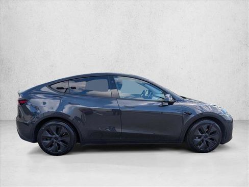 Used 2024 Tesla Model Y Long Range AWD/4WD image 4