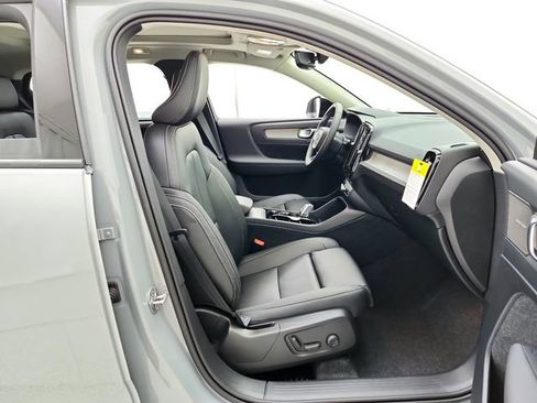 New 2026 Volvo XC40 B5 Plus w/ Climate Package AWD/4WD image 14