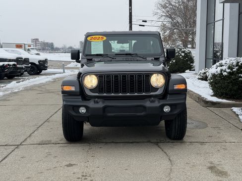 Used 2025 Jeep Wrangler Sport image 16