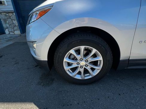 Used 2021 Chevrolet Equinox LS w/ LS Convenience Package FWD image 2