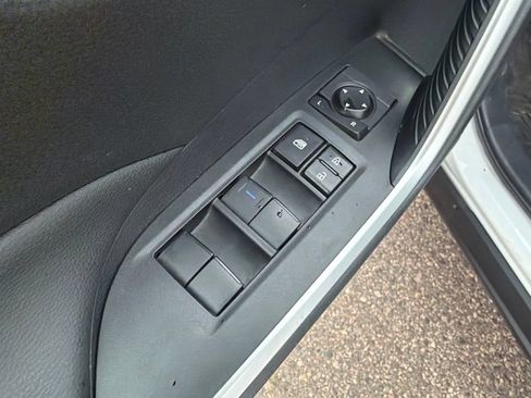 Used 2021 Toyota RAV4 XLE w/ Convenience Package AWD/4WD image 11