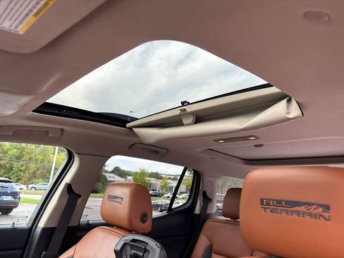 Used 2017 GMC Acadia SLT image 21