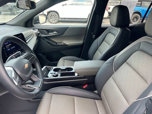 Used 2026 Chevrolet Equinox LT w/ Convenience Package II FWD image 7