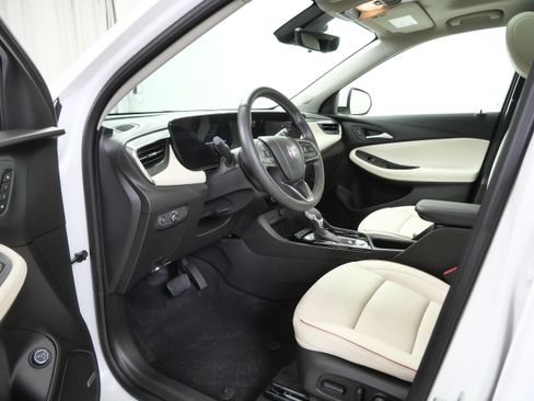 Used 2025 Buick Encore GX Avenir w/ Avenir Technology Package AWD/4WD image 15