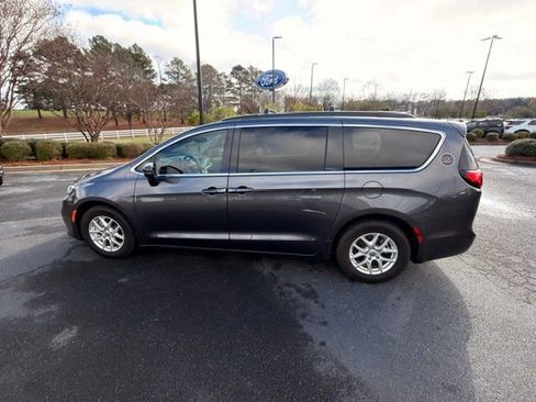 Used 2022 Chrysler Pacifica Touring-L image 15